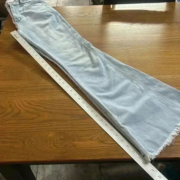 KanCan premium light wash high rise, stretch, flare jeans with raw hem women’s 9 - Picture 8 of 9